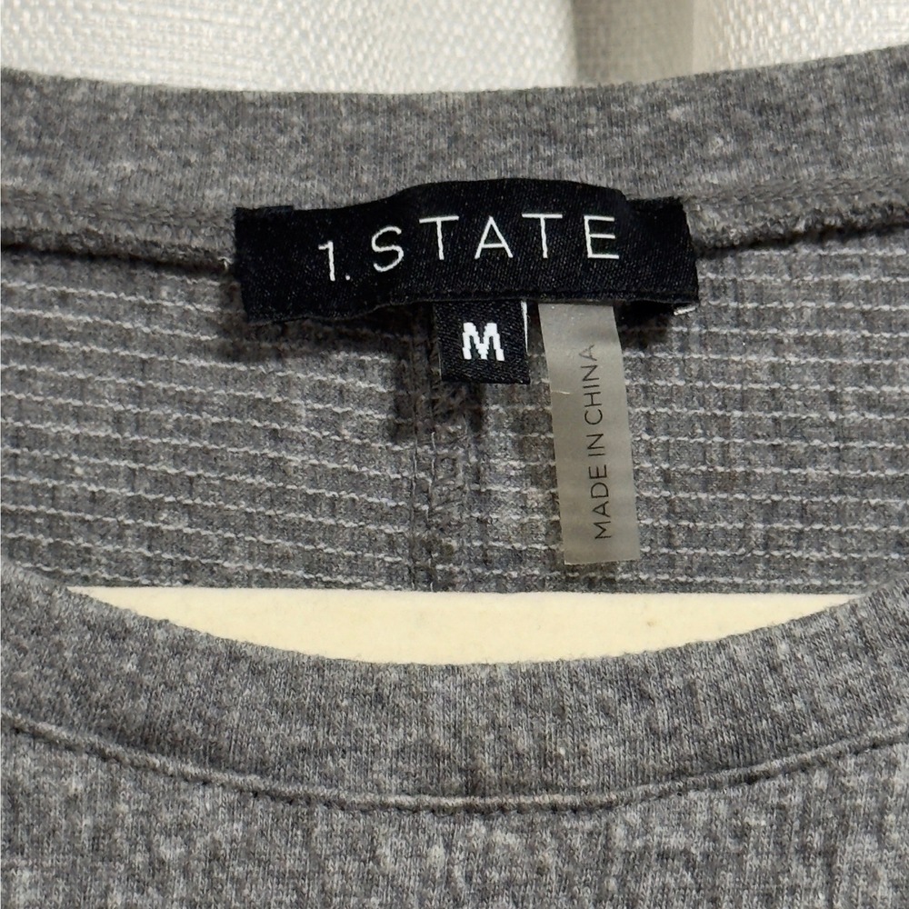 1.STATE Womens Grey Twist Front Ribbed Knit Short Sleeve Mini‎ Dress Medium - Picture 2 of 4